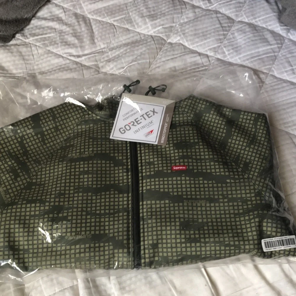 NWT Supreme Windstopper Zip Up Hooded Sweatshirt - Picture 4 of 8